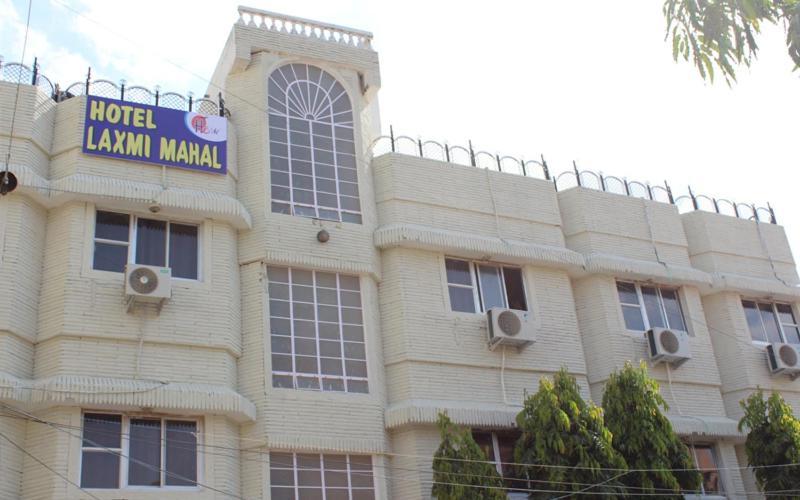 Laxmi Mahal Hotel Udaipur Exterior photo